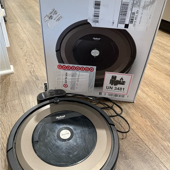 Roomba 890 Vacuuming Robot - Black/Bronze - Picture 1 of 4